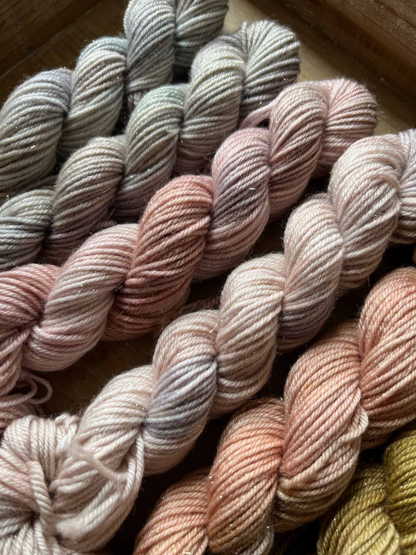 10 Skein Mini Yarn Fade - Gold Sparkle Sock Base