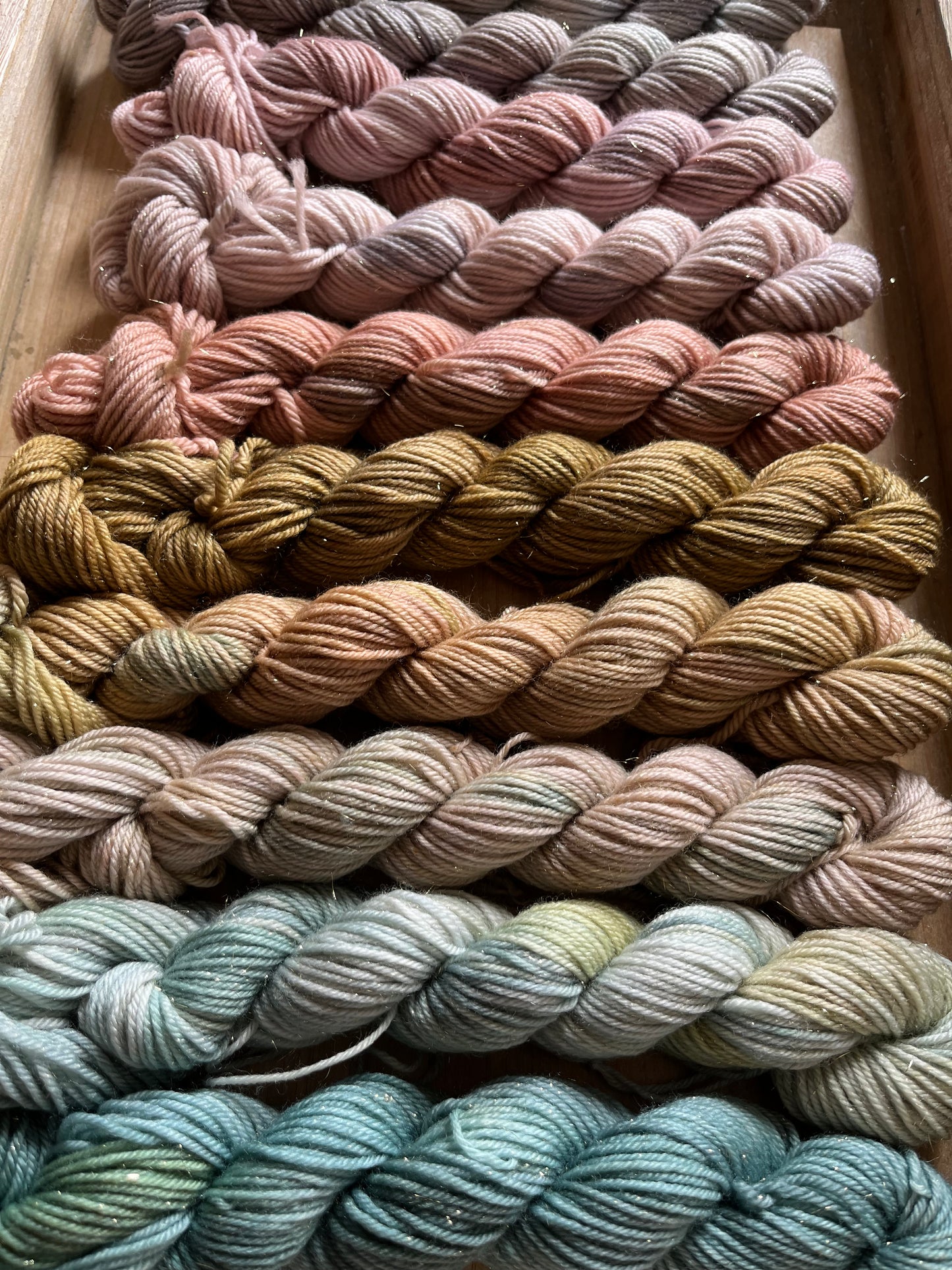 10 Skein Mini Yarn Fade - Gold Sparkle Sock Base