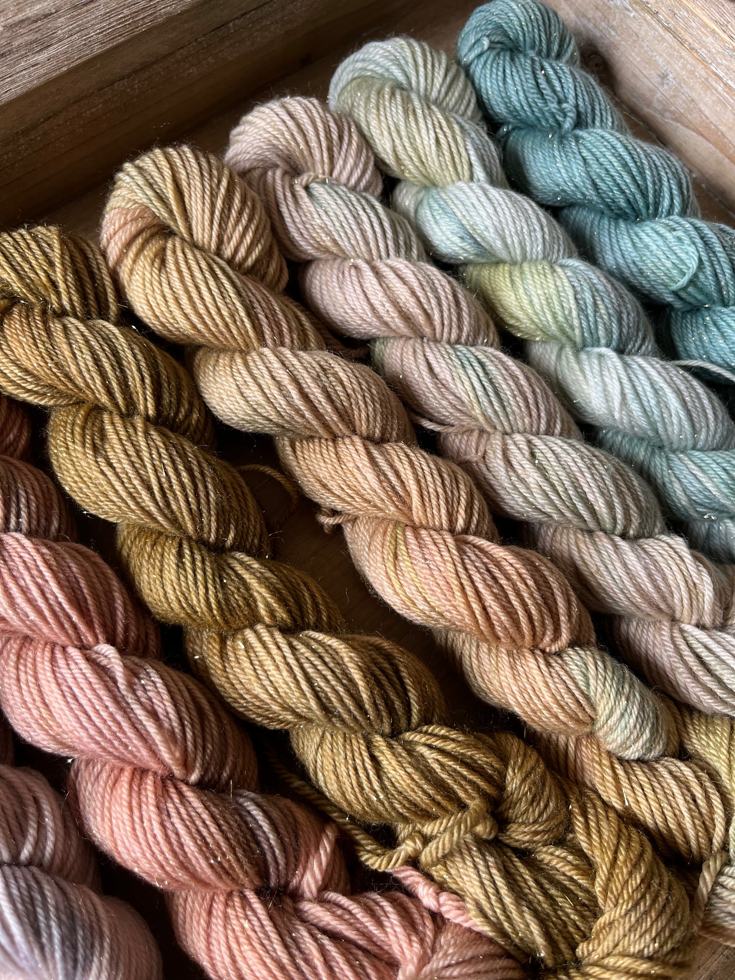 10 Skein Mini Yarn Fade - Gold Sparkle Sock Base
