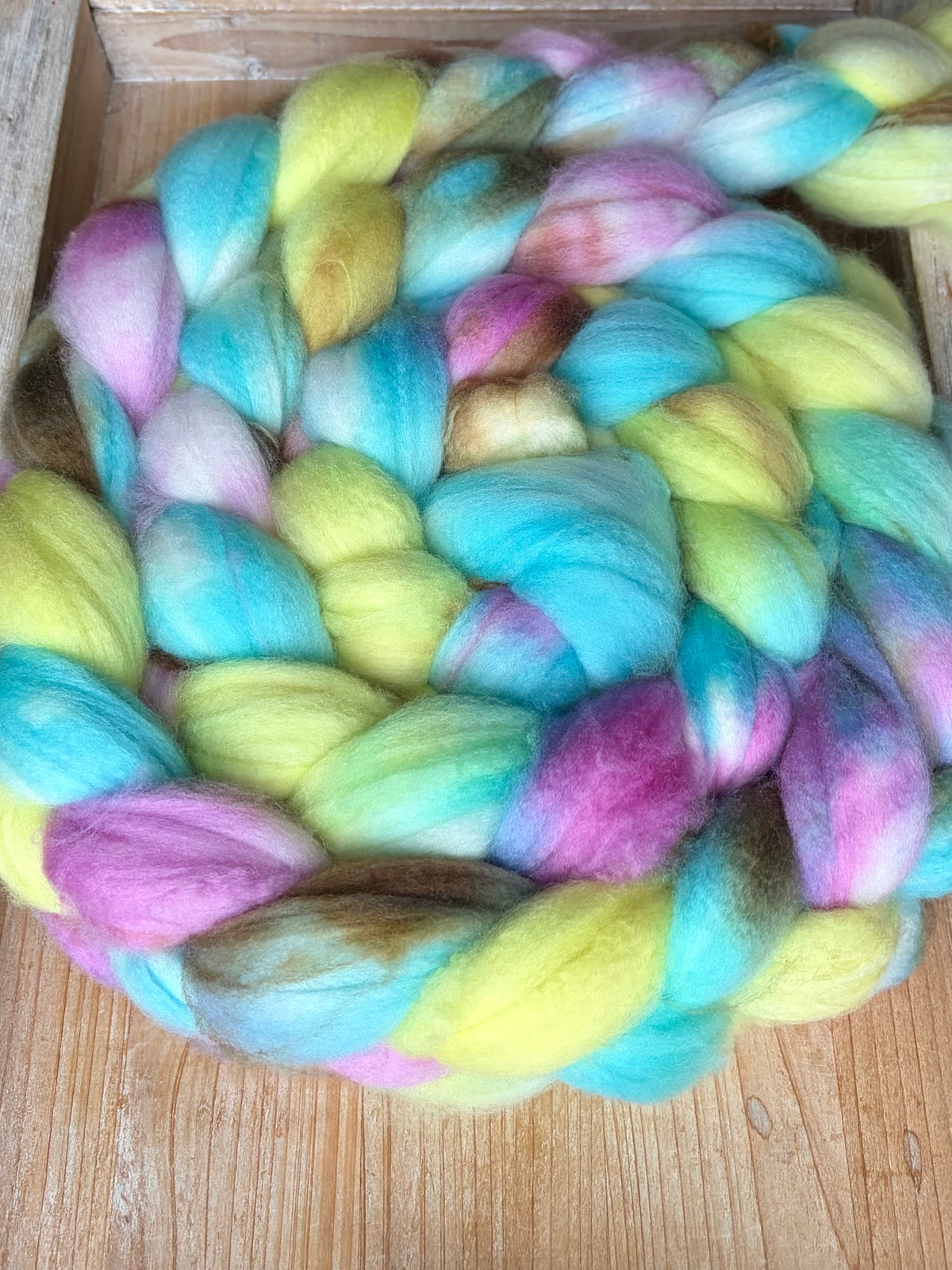 80% Superwash Merino Wool/ 10% Nylon/ 10% Cashmere - 18.5 Micron - One of a Kind Batch - 100 grams of Spinning Fibre - Hand Dyed Combed Top