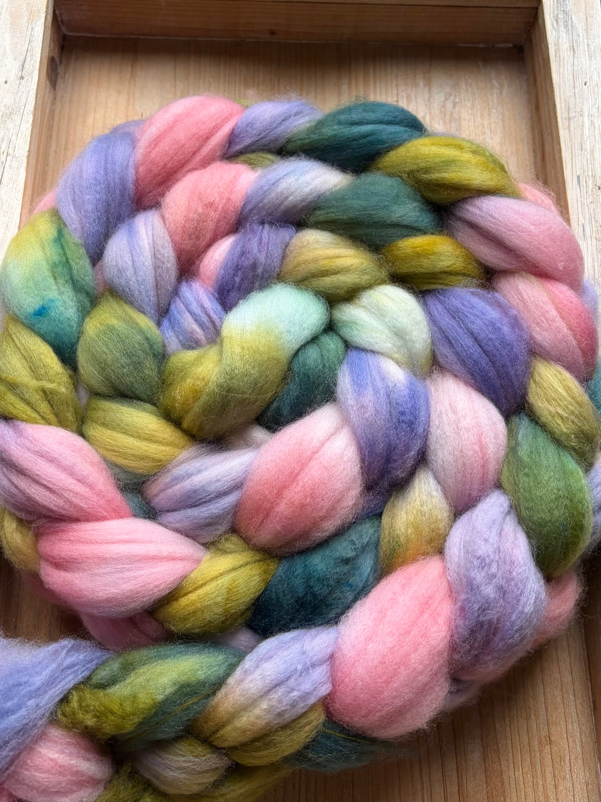 80% Superwash Merino Wool/ 10% Nylon/ 10% Cashmere - 18.5 Micron - One of a Kind Batch - 100 grams of Spinning Fibre - Hand Dyed Combed Top